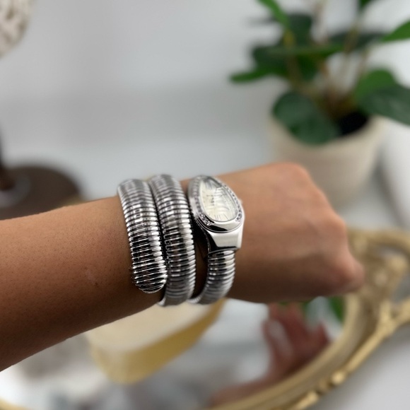 Elegant silver-tone wrap watch in the famous luxury Serpenti style - Picture 14 of 17